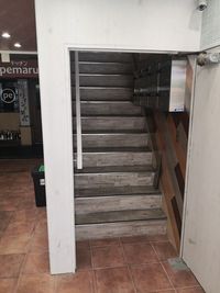 建物の入り口の階段です。こちらからお上がりください。 - あくびのすき間　東梅田店 🚩大型サイズの低反発施術ベッドがあるサロンですの入口の写真