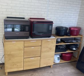 豊富な調理機器、特にヘルシオシリーズが豊富です！（ヘルシオ教室も開催しています） - Hana Kitchen キッチン付きレンタルスペースの室内の写真