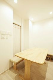 Studio Décorer 【新宿/初台/代々木】グランドピアノ練習🎹深夜利用可能の室内の写真