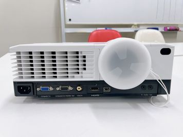 接続端子：HDMI タイプA、ミニD-sub15pin
（※接続ケーブルはご用意ください） - 株式会社　ライフキット セミナー・会議室の設備の写真