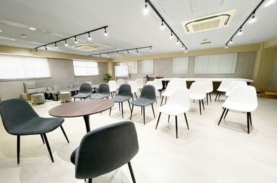 【最大60名収容】120㌅プロジェクター📺飲食飲酒可🍺交流会やオフ会に✨異業種交流会、イベントにも！ - Vileka天王寺