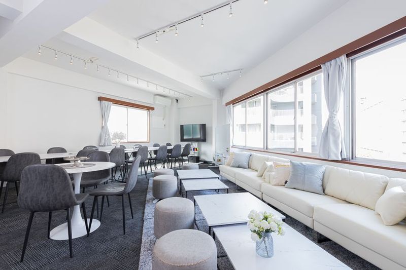 最大40名|神田駅前パーティ/会議/多目的【 half_003】 - LAMP(ランプ)神田駅北口店