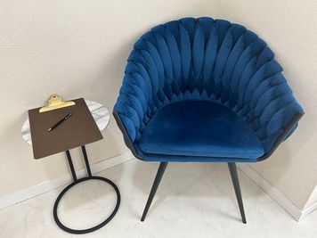 サイドテーブル - 渋谷109から徒歩4分のレンタルサロン 渋谷109から徒歩4分/ 24時間 /無休営業/ 完全個室サロンの設備の写真