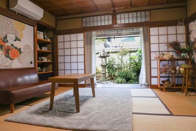 １階の和室２　待合に　こちらも隣の和室と合わせて利用いただけます。 - フォトスタジオ華色　御所北店 レンタルフォトスタジオ華色　御所北店の室内の写真