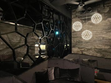 ORIENTAL LOUNGE 梅田 駅近🤍【51名様-100名様まではこちら】 映えスポット✨の室内の写真