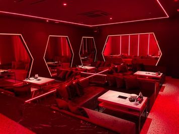 ORIENTAL LOUNGE 神戸店 駅近🤍【51名様-100名様まではこちら】 映えスポット✨の室内の写真