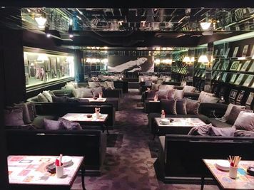 ORIENTAL LOUNGE 京都店 駅近🤍【51名様-100名様まではこちら】 映えスポット✨の室内の写真