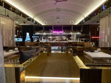 ORIENTAL LOUNGE 岡山 駅近🤍【101名様-150名様まではこちら】 映えスポット✨の室内の写真