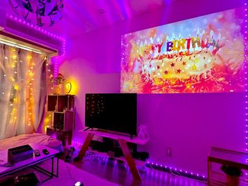 KOHA新宿1st LED搭載の幻想的なパーティールームの室内の写真