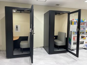 未来への扉を開けましょう！！ - テレワークブース松山空港 ＢＯＯＴＨ１の室内の写真