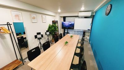 本格的なビデオライト・姿見もありますので撮影などにもぜひご利用ください。 - セントラル大手町 神田駅から５分のご近所会議室大手町１時間〜多種利用OK🌸の室内の写真