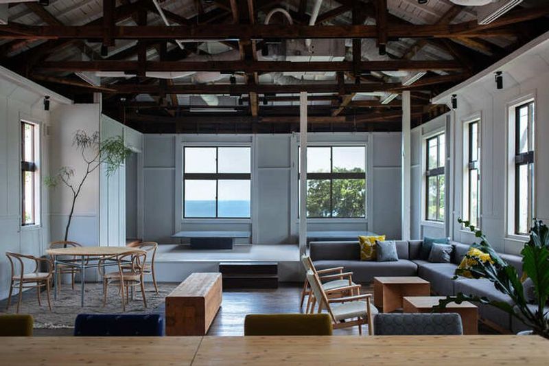 撮影に。海が一望できる築70年の旧役所をリノベーション。 - Workcation House U