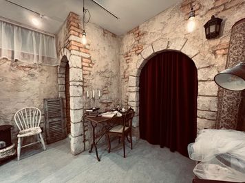 石造りのレンタルスタジオSTUDIO-LISSES 唯一無二の世界｜宮城県富谷市の中世ヨーロッパ撮影スタジオの室内の写真