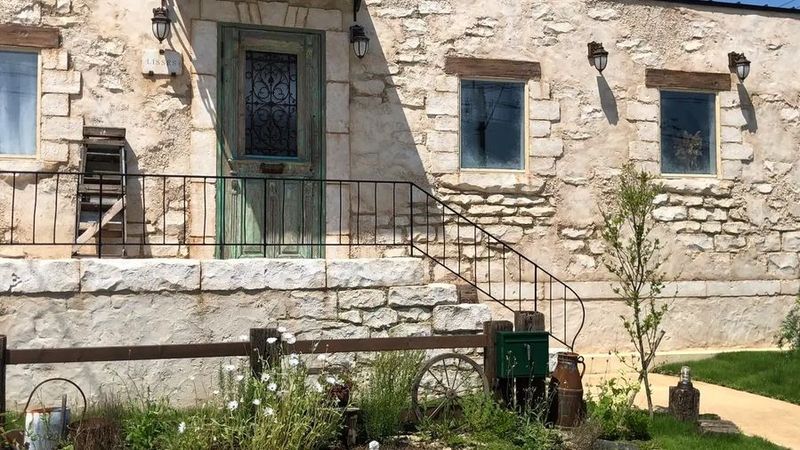 石造りのレンタルスタジオSTUDIO-LISSES 唯一無二の世界｜宮城県富谷市の中世ヨーロッパ撮影スタジオの外観の写真