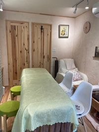 天然木と珪藻土の癒しの空間です。 - レンタルスサロン「ネオラスター」 レンタルオフィス・レンタルスペース【rent.project】の室内の写真