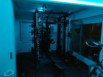 ナイトモード - XYLEM XYLEM fitnessの室内の写真