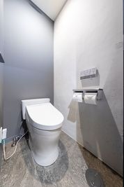 ☆女性専用・共用トイレ☆の２つトイレがあります。清潔で安心！！ - 24時間営業レンタルスタジオODORU ODORU スタジオDの設備の写真