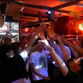 Djブースやダーツ　5台のモニターからの映像投影等出来ます。 - ワンズダイニング インボイス対応◎貸切バー　パーティー　ダーツ、DJブースありの室内の写真