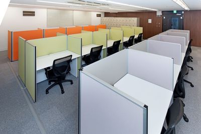 4F私語電話ＮＧのエリアになります。集中してお仕事をされたい時などはこちらをご利用ください。 - 横浜アントレサロン コワーキングスペースの室内の写真