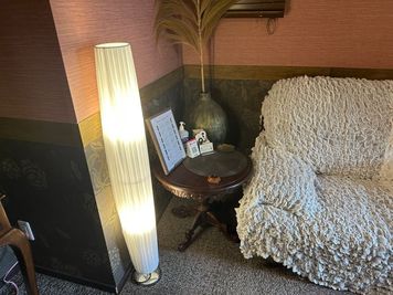 くつろげるソファーも完備 - minoriba_赤坂南店 レンタルサロン_スペース1の設備の写真