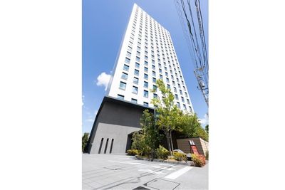 複合型シェアオフィスビル「IsaI AkasakA」の外観 - Mo:take STUDIO 赤坂 ラグジュアリーなホテルライクラウンジ空間の外観の写真