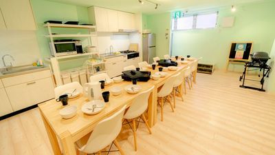 すぐそこには2つのキッチンが！
二手に分かれて、効率的かつ楽しいお料理ができます🍳 - 187_Picnic×Picnic川崎 レンタルスペースの室内の写真
