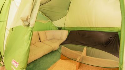 テント内には座り心地を追求したソファが！
落ち着く時間をお過ごしください。 - 187_Picnic×Picnic川崎 レンタルスペースの室内の写真