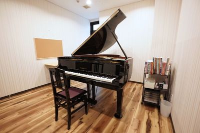 広さ17.7平米 - Y’sホール三鷹 ピアノ練習室の室内の写真