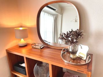 お客様の小物置き場としてご利用ください♩ - ELCREST SLOW 【女性専用】完全個室レンタルサロンの室内の写真