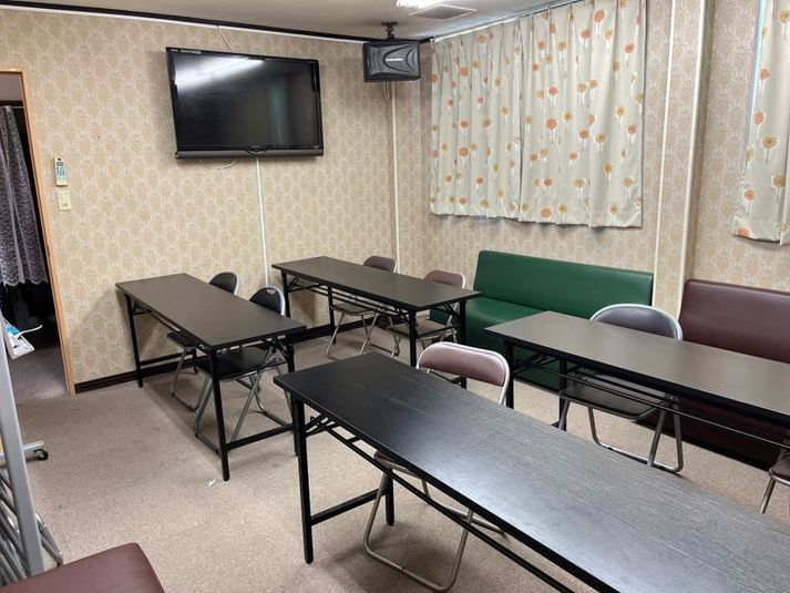 カルチャーアカデミー　トミープラザ 会議室風レンタルスペースの室内の写真