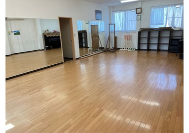 駅チカ、鏡付きスタジオ、50人生演奏ライブの実績 - カルチャーアカデミー　トミープラザ