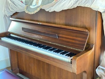 50年前のヤマハ鍵盤 - Fairy　Nest Paddington 洋館を思わせる一軒家レンタルスペースの室内の写真