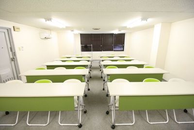 【お気軽グループアワード2024🏅】60インチモニター/プロジェクター/42人収容/高速wifi - お気軽会議室 堺筋本町