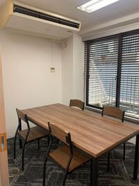 エアコン完備のお部屋です。 - 西新宿ライズオフィス２nd 西新宿ライズオフィス２nd会議室の室内の写真