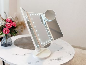 LEDライト24灯三面鏡　卓上ミラー  - Comfy西中島南方 Comfy西中島南方　西中島南方１番出口すぐの室内の写真