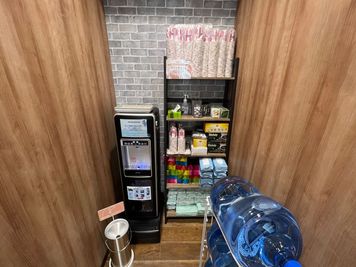 フリードリンク - いいオフィス赤羽 【赤羽駅徒歩1分】6名会議室（RoomB）の設備の写真