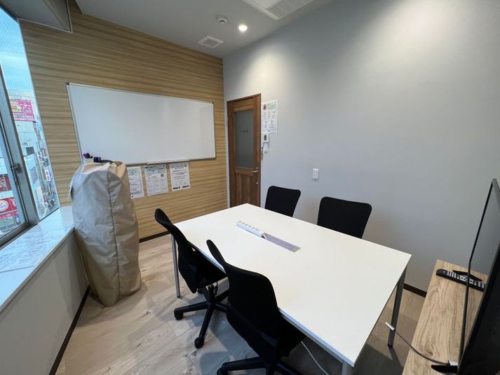 【赤羽駅徒歩1分】4名会議室（RoomC） - いいオフィス赤羽