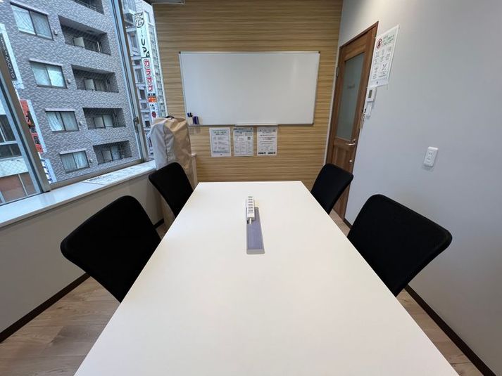 【赤羽駅徒歩1分】4名会議室（RoomC） - いいオフィス赤羽