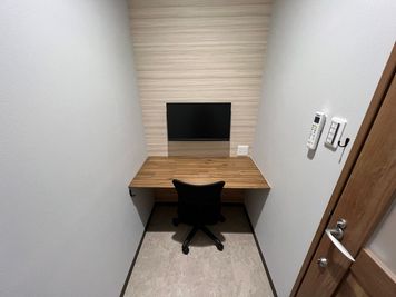 いいオフィス赤羽 【赤羽駅徒歩1分】1名個室（ブース1）の室内の写真