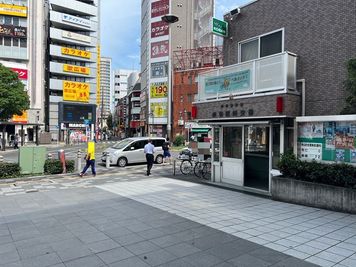 交番を右へ - いいオフィス赤羽 【赤羽駅徒歩1分】6名会議室（RoomE）のその他の写真