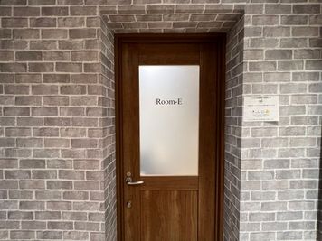 扉 - いいオフィス赤羽 【赤羽駅徒歩1分】6名会議室（RoomE）の室内の写真