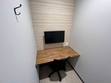 いいオフィス赤羽 【赤羽駅徒歩1分】1名個室（ブース2）の室内の写真