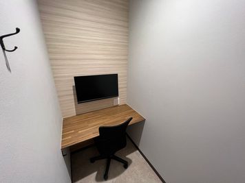 いいオフィス赤羽 【赤羽駅徒歩1分】1名個室（ブース5）の室内の写真