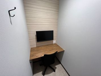 いいオフィス赤羽 【赤羽駅徒歩1分】1名個室（ブース6）の室内の写真