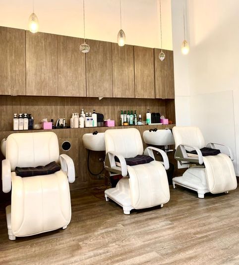 間隔広々、落ち着きスペース☆ - イマージアクト綱島店