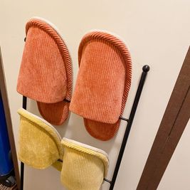 スリッパは元の位置に戻してください - Takanakkoレンタルサロン Takanakkoレンタルサロン池袋店の設備の写真