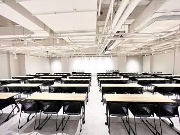 名古屋会議室 広⼩路本町ビルディング ホール&カンファレンス HALL （B1階）の室内の写真