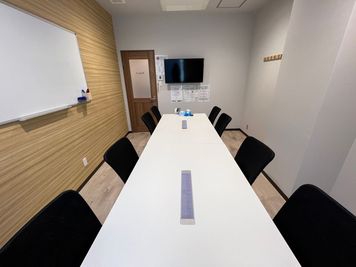 いいオフィス赤羽 【赤羽駅徒歩1分】8名会議室（RoomA）の室内の写真