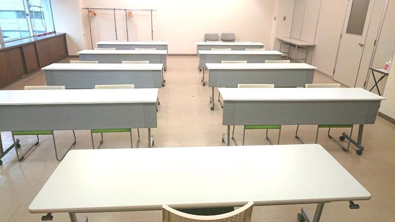 南町通■ゆったり60㎡■備品無料貸出103インチプロジェクター等 - カルチャー仙台ビル貸会議室