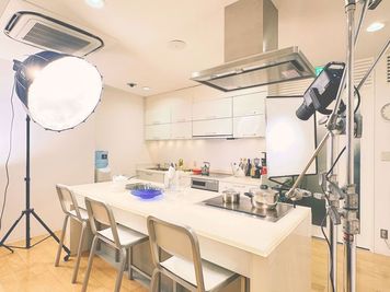 Studio BULK（スタジオバルク） 大型アイランドキッチンのあるキッチンスタジオの室内の写真